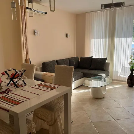 Sea View Apartment *